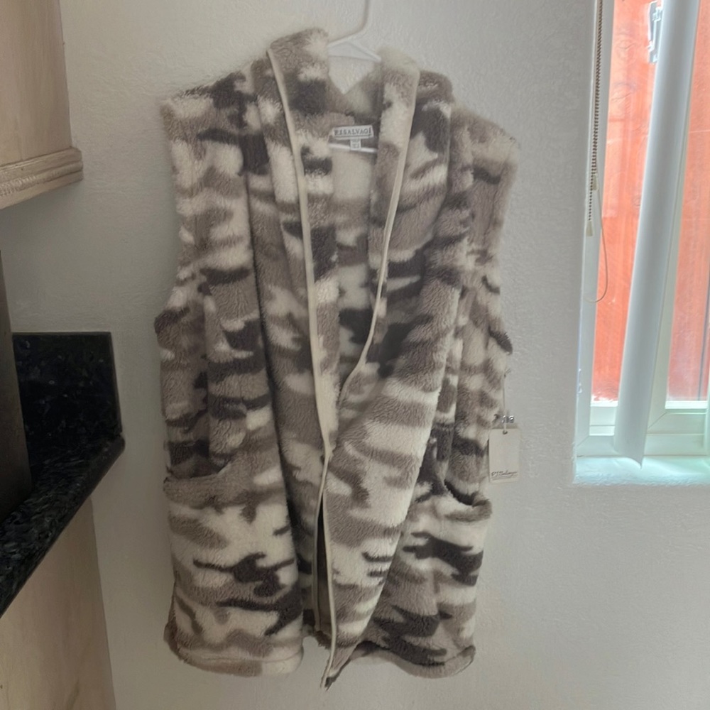 BNWT PJ Salvage camp fleece vest.